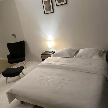 Cosy Parisian Upscale