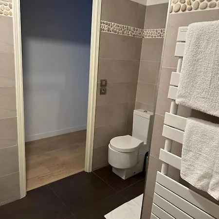 Cosy Parisian Upscale *