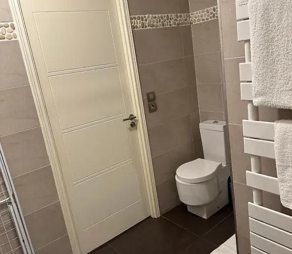 Cosy Parisian Upscale *