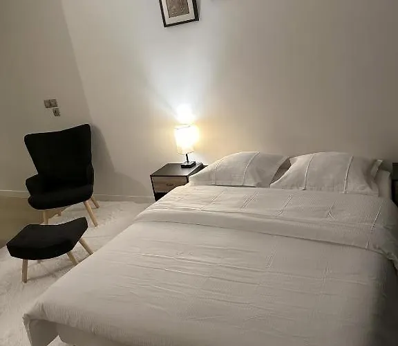 Cosy Parisian Upscale