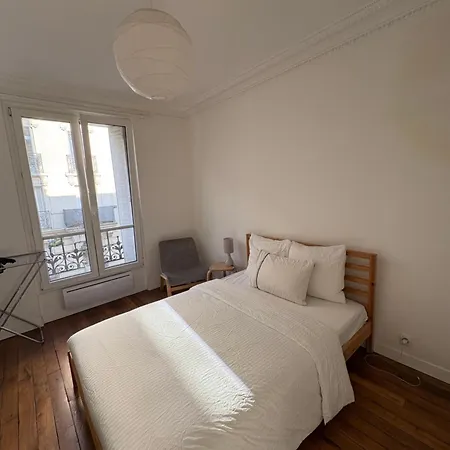 Cosy Parisian Upscale